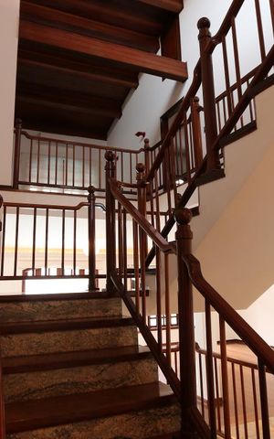 Casa à venda com 485m², 4 quartos e 7 vagasescadas