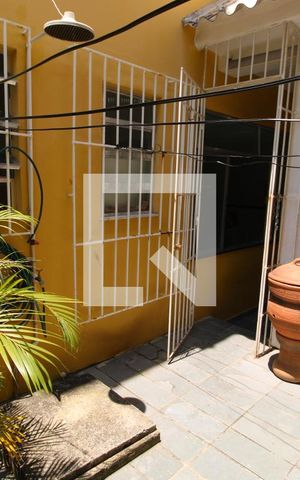 Casa de condomínio à venda com 240m², 3 quartos e 1 vagaQuintal