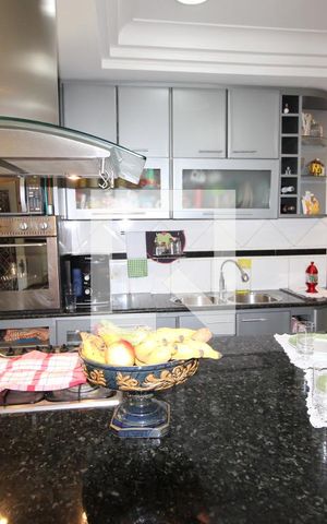 Casa de condomínio à venda com 240m², 3 quartos e 1 vagaCozinha