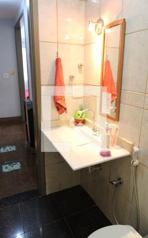 Casa de condomínio à venda com 240m², 3 quartos e 1 vagaBanheiro Social