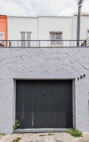 Casa à venda com 220m², 5 quartos e 1 vagaFachada