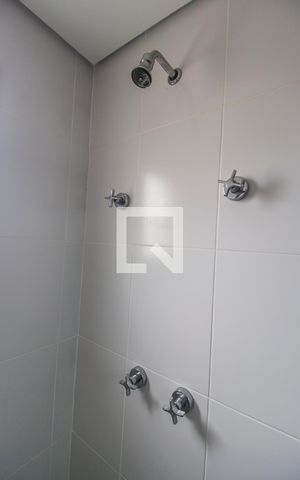 Apartamento à venda com 76m², 2 quartos e 2 vagasBanheiro da Suíte