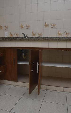 Apartamento para alugar com 250m², 4 quartos e 3 vagasCozinha Pia e armário de pia