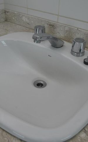 Apartamento para alugar com 250m², 4 quartos e 3 vagasBanheiro do Quarto 1 Pia