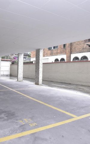 Apartamento para alugar com 250m², 4 quartos e 3 vagasEstacionamento coberto, possui 3 vagas cobertas