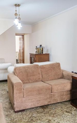 Casa à venda com 150m², 3 quartos e 4 vagas Casa à venda com 150m², 3 quartos e 4 vagasSala