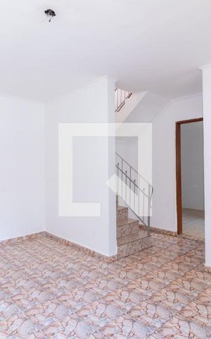 Casa à venda com 92m², 2 quartos e 2 vagasSala