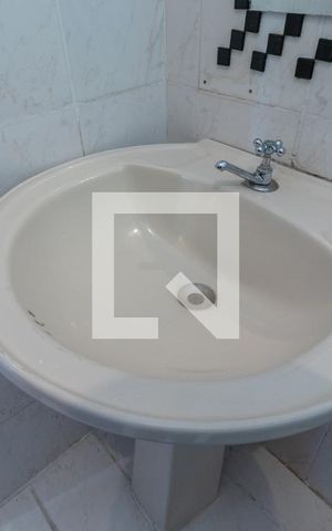 Casa à venda com 92m², 2 quartos e 2 vagasBanheiro 1