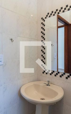 Casa à venda com 92m², 2 quartos e 2 vagasBanheiro 1