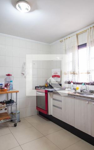 Casa à venda com 200m², 3 quartos e 6 vagas Casa à venda com 200m², 3 quartos e 6 vagasCozinha