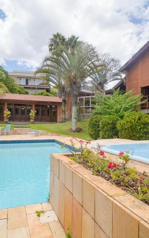 Casa de condomínio à venda com 900m², 3 quartos e 8 vagas Casa de condomínio à venda com 900m², 3 quartos e 8 vagasPiscina