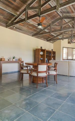 Casa de condomínio à venda com 900m², 3 quartos e 8 vagas Casa de condomínio à venda com 900m², 3 quartos e 8 vagasSala 02