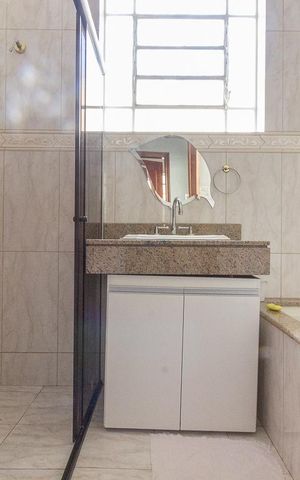 Casa à venda com 304m², 3 quartos e 2 vagasBanheiro