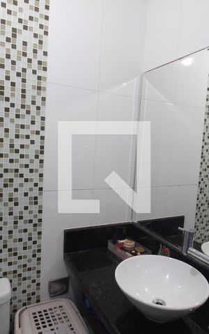 Casa à venda com 130m², 3 quartos e 4 vagasQuarto 2 - Banheiro