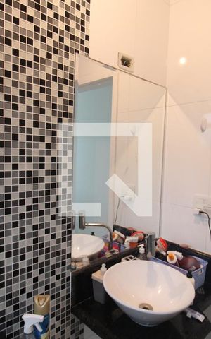Casa à venda com 130m², 3 quartos e 4 vagasQuarto 1 - Banheiro