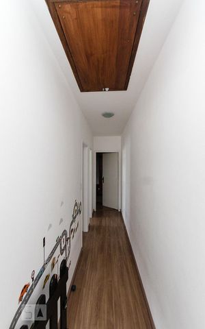 Casa à venda com 230m², 3 quartos e 4 vagas Casa à venda com 230m², 3 quartos e 4 vagasCorredor