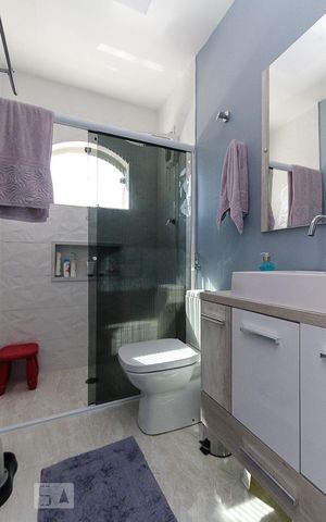 Casa à venda com 230m², 3 quartos e 4 vagas Casa à venda com 230m², 3 quartos e 4 vagasBanheiro Suite