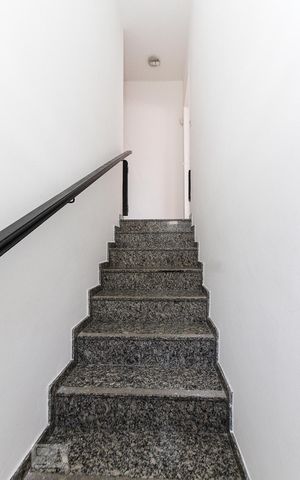 Casa à venda com 230m², 3 quartos e 4 vagas Casa à venda com 230m², 3 quartos e 4 vagasescada