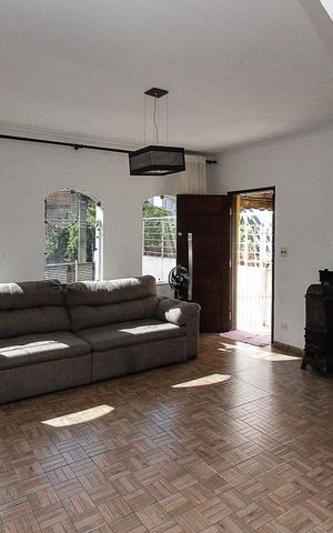 Casa à venda com 230m², 3 quartos e 4 vagas Casa à venda com 230m², 3 quartos e 4 vagasSala