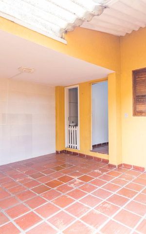 Casa à venda com 145m², 3 quartos e 2 vagasQuintal com Churrasqueira