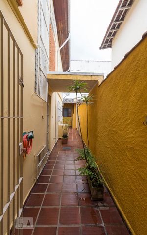 Casa à venda com 145m², 3 quartos e 2 vagasCorredor lateral