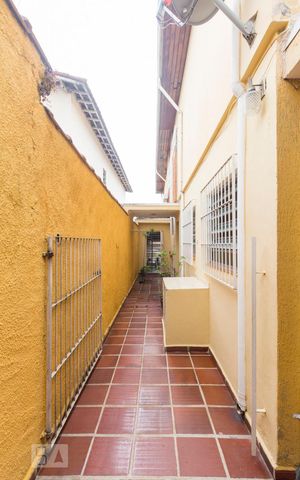 Casa à venda com 145m², 3 quartos e 2 vagasCorredor lateral