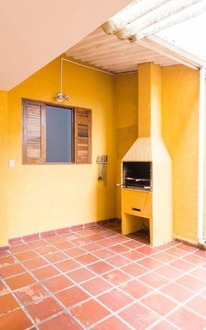 Casa à venda com 145m², 3 quartos e 2 vagasQuintal com Churrasqueira