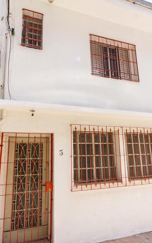 Casa à venda com 120m², 2 quartos e 1 vaga Casa à venda com 120m², 2 quartos e 1 vagaFachada