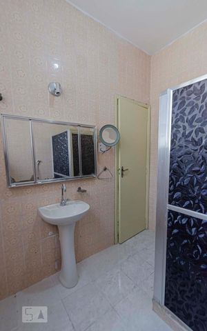 Casa para alugar com 210m², 5 quartos e 1 vagaBanheiro
