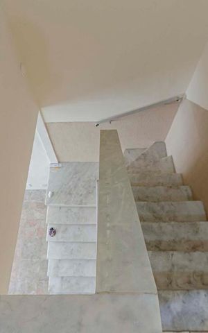 Casa para alugar com 210m², 5 quartos e 1 vagaEscada Interna
