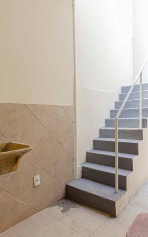 Casa para alugar com 210m², 5 quartos e 1 vagaÁrea de Serviço/ Escada Externa