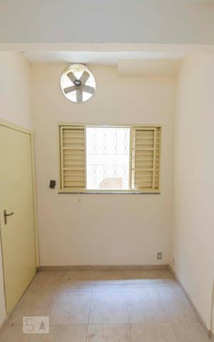 Casa para alugar com 210m², 5 quartos e 1 vagaQuarto 1