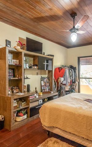 Casa de condomínio à venda com 300m², 6 quartos e 2 vagas Casa de condomínio à venda com 300m², 6 quartos e 2 vagasSuíte