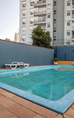 Casa de condomínio à venda com 300m², 6 quartos e 2 vagas Casa de condomínio à venda com 300m², 6 quartos e 2 vagasÁrea comum - Piscina