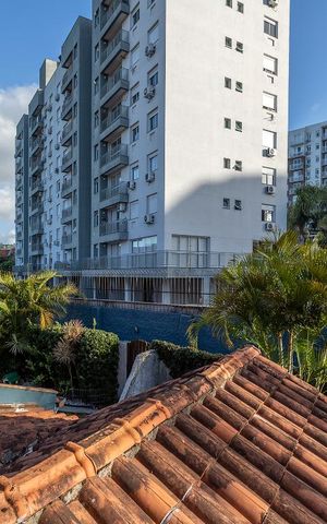 Casa de condomínio à venda com 300m², 6 quartos e 2 vagas Casa de condomínio à venda com 300m², 6 quartos e 2 vagasVista