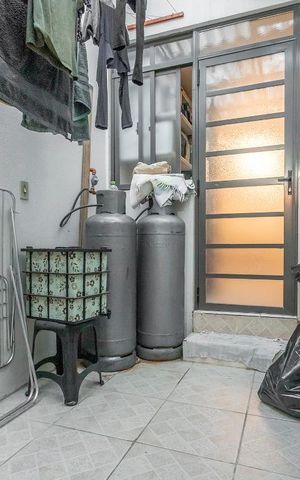 Casa de condomínio à venda com 300m², 6 quartos e 2 vagas Casa de condomínio à venda com 300m², 6 quartos e 2 vagasÁrea de Serviço
