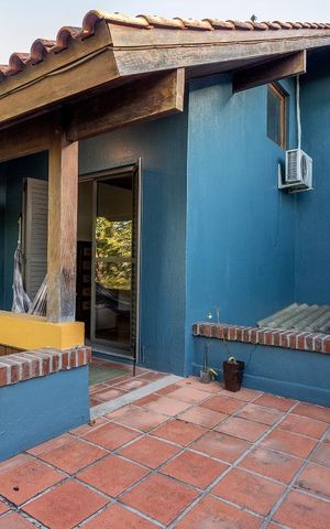 Casa de condomínio à venda com 300m², 6 quartos e 2 vagas Casa de condomínio à venda com 300m², 6 quartos e 2 vagasVaranda