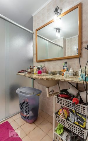 Casa de condomínio à venda com 300m², 6 quartos e 2 vagas Casa de condomínio à venda com 300m², 6 quartos e 2 vagasBanheiro da Suíte