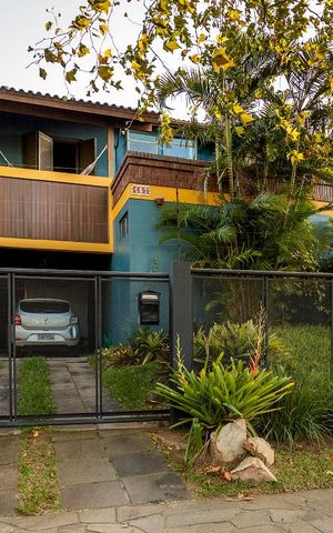 Casa de condomínio à venda com 300m², 6 quartos e 2 vagas Casa de condomínio à venda com 300m², 6 quartos e 2 vagasFachada