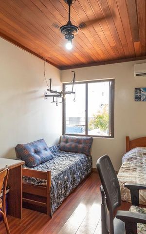 Casa de condomínio à venda com 300m², 6 quartos e 2 vagas Casa de condomínio à venda com 300m², 6 quartos e 2 vagasQuarto 1