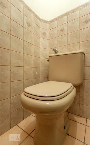 Casa de condomínio à venda com 300m², 6 quartos e 2 vagas Casa de condomínio à venda com 300m², 6 quartos e 2 vagasBanheiro 2
