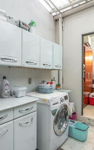 Casa de condomínio à venda com 300m², 6 quartos e 2 vagas Casa de condomínio à venda com 300m², 6 quartos e 2 vagasÁrea de Serviço