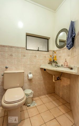 Casa de condomínio à venda com 300m², 6 quartos e 2 vagas Casa de condomínio à venda com 300m², 6 quartos e 2 vagasBanheiro 2