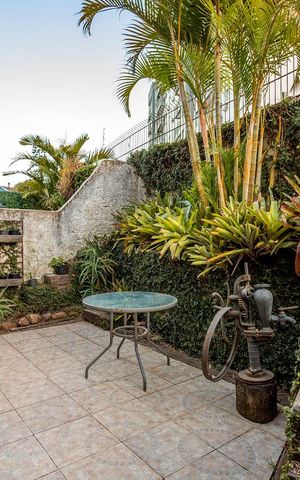Casa de condomínio à venda com 300m², 6 quartos e 2 vagas Casa de condomínio à venda com 300m², 6 quartos e 2 vagasQuintal