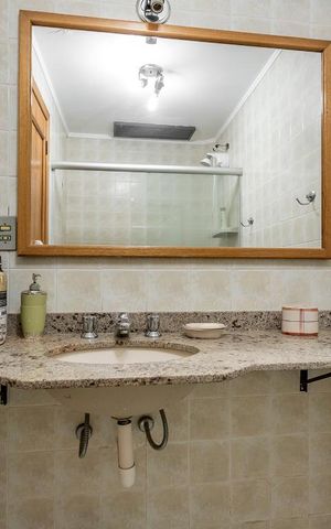 Casa de condomínio à venda com 300m², 6 quartos e 2 vagas Casa de condomínio à venda com 300m², 6 quartos e 2 vagasBanheiro 3