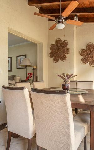Casa de condomínio à venda com 300m², 6 quartos e 2 vagas Casa de condomínio à venda com 300m², 6 quartos e 2 vagasEspaço Gourmet