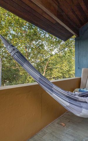 Casa de condomínio à venda com 300m², 6 quartos e 2 vagas Casa de condomínio à venda com 300m², 6 quartos e 2 vagasVaranda