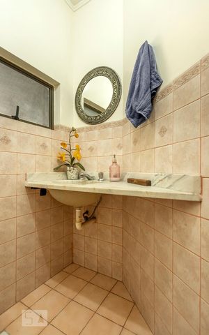 Casa de condomínio à venda com 300m², 6 quartos e 2 vagas Casa de condomínio à venda com 300m², 6 quartos e 2 vagasBanheiro 2