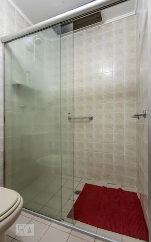 Casa de condomínio à venda com 300m², 6 quartos e 2 vagas Casa de condomínio à venda com 300m², 6 quartos e 2 vagasBanheiro 3