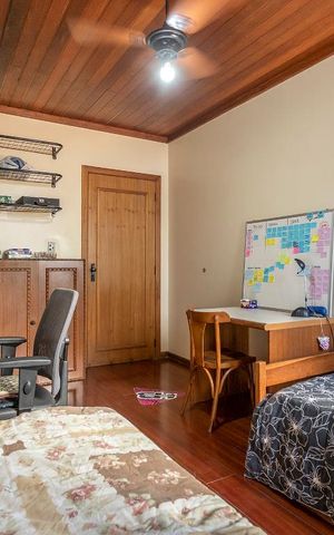 Casa de condomínio à venda com 300m², 6 quartos e 2 vagas Casa de condomínio à venda com 300m², 6 quartos e 2 vagasQuarto 1